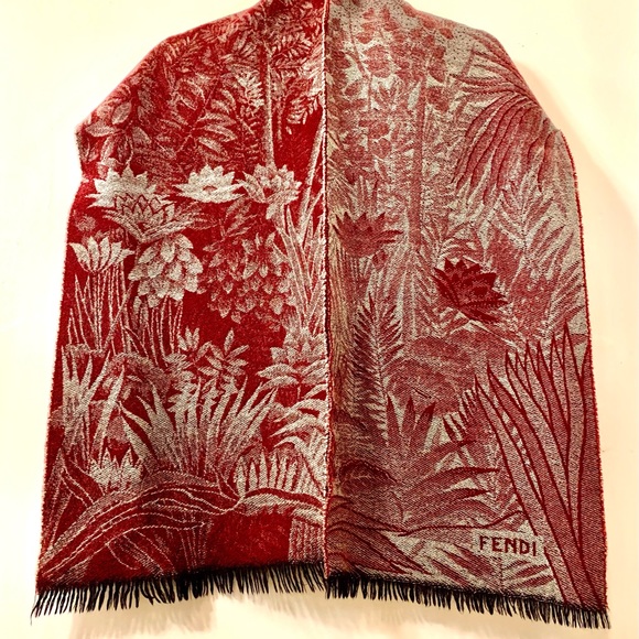 Fendi reversible Lotus/Rising Sun stole/scarf, wool blend, great condition - Picture 5 of 9
